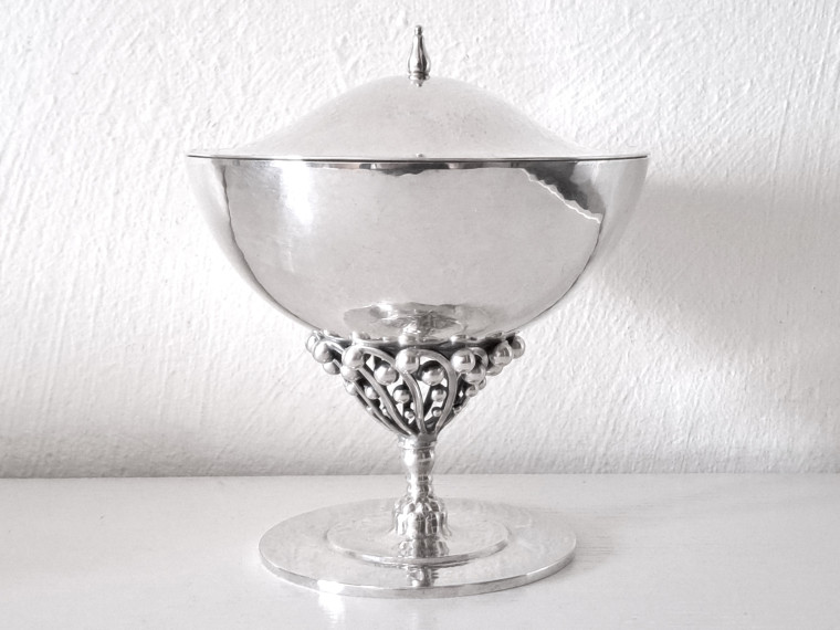 BONBONNIÈRE p HÖG FOT, design JOHAN ROHDE, GEORG JENSEN KÖPENHAMN 1915-19